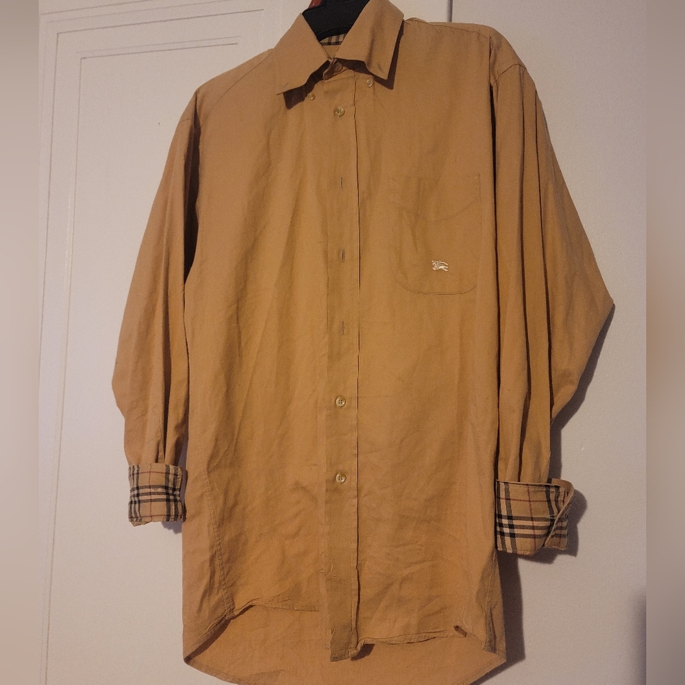 Burberry button down 💕